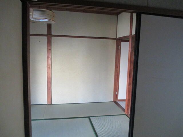 2DK Apartment for Rent in Izumisano, Osaka - 40,000 Yen - Thumbnail 4