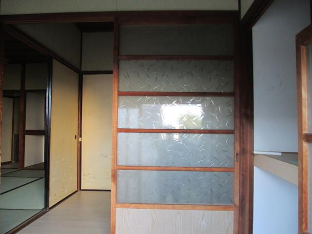 2DK Apartment for Rent in Izumisano, Osaka - 40,000 Yen - Thumbnail 2