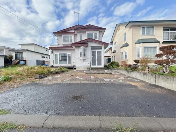 Renovated 3LDK House for Sale in Tomakomai, Hokkaido - Thumbnail 2
