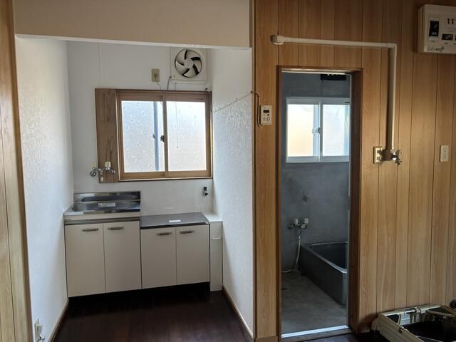 One-Room Apartment for Rent in Quiet Arita, Saga - No Key Money - Thumbnail 4