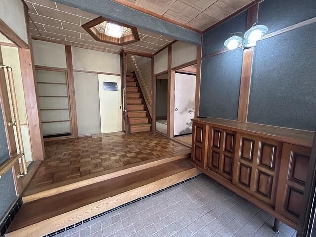 Classic 8DK Japanese House with Garden in Shinshiro, Aichi - Thumbnail 3