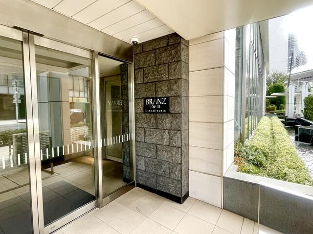 Branz Tower Minami-Horie 2LDK Apartment for Sale in Osaka - Thumbnail 4