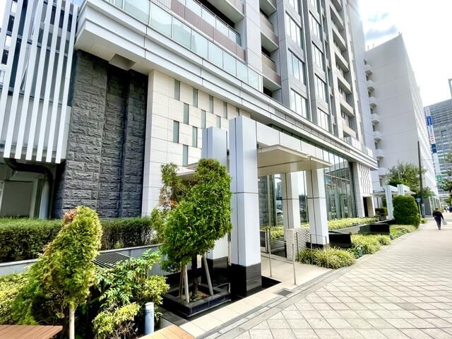 Branz Tower Minami-Horie 2LDK Apartment for Sale in Osaka - Thumbnail 3