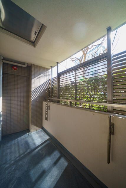 3LDK Apartment for Sale in Suginami, Tokyo - 89 sq m - Thumbnail 2