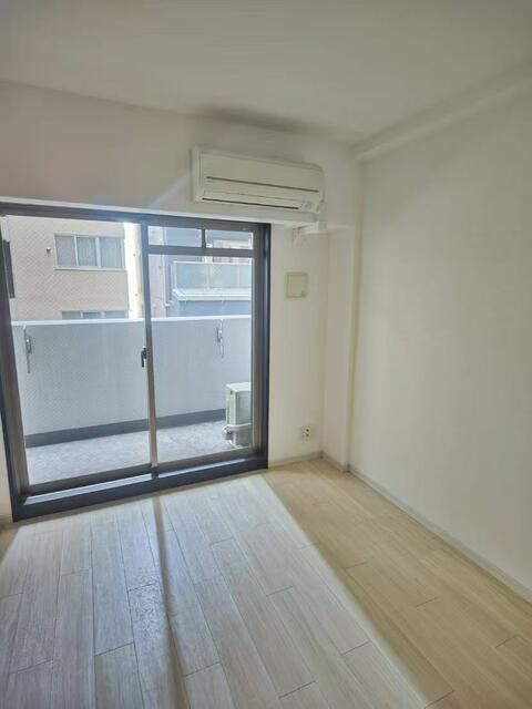 1K Apartment for Sale in Osaka Nishi Ward, RAV Shinsaibashi West - Thumbnail 4