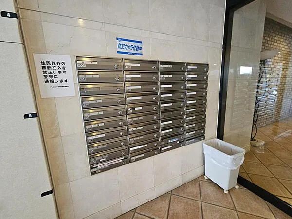 Renovated 3LDK Apartment for Sale in Higashiosaka, Osaka - Thumbnail 4