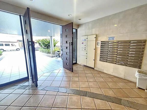 Renovated 3LDK Apartment for Sale in Higashiosaka, Osaka - Thumbnail 2