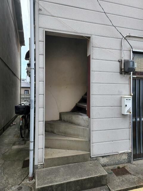 2K Apartment for Rent in Toyonaka, Osaka - No Deposit, Pet Friendly - Thumbnail 3