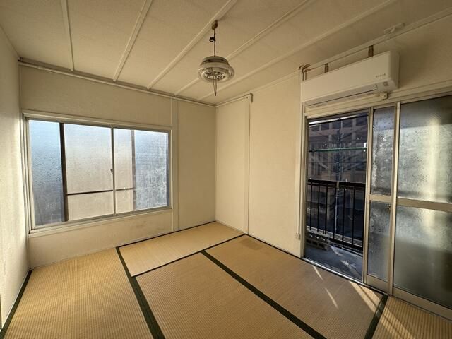2K Apartment for Rent in Toyonaka, Osaka - No Deposit, Pet Friendly - Thumbnail 4