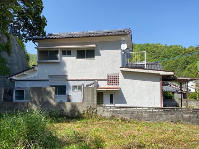 7DK Detached House for Sale in Saiki, Oita - Near Kariu Station - Image 1