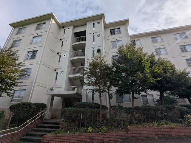 Spacious 4LDK Apartment for Sale in Hachioji, Tokyo - Thumbnail 2