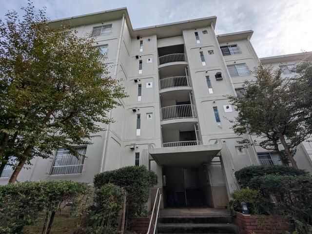 Spacious 4LDK Apartment for Sale in Hachioji, Tokyo - Image 1