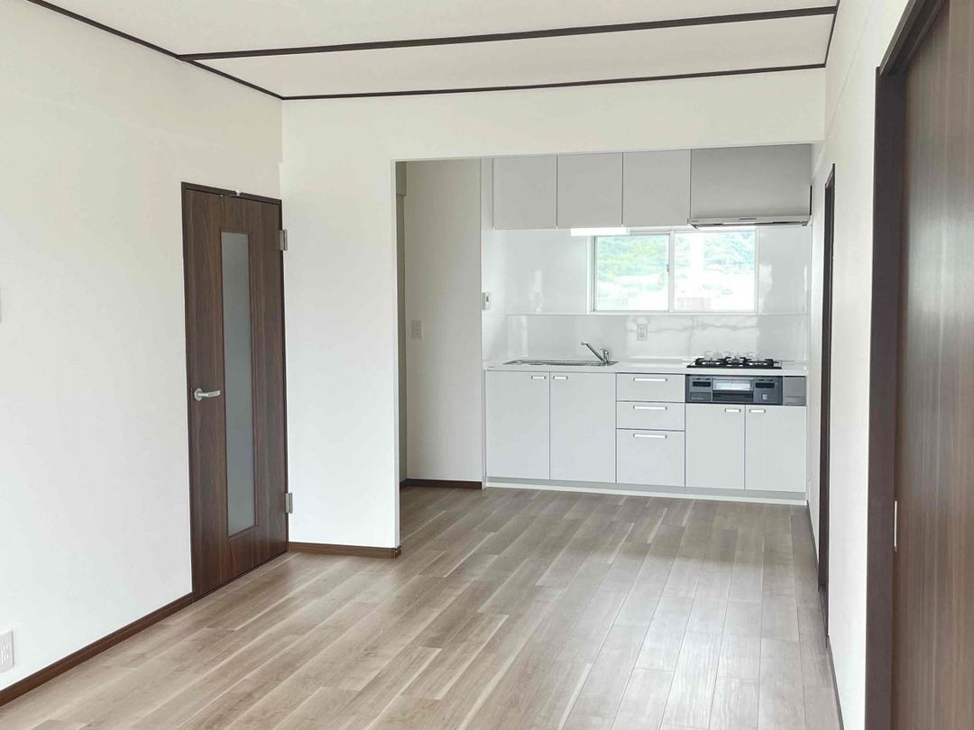3LDK Apartment in Takatsuki with Panoramic Views & Renovation - Thumbnail 4