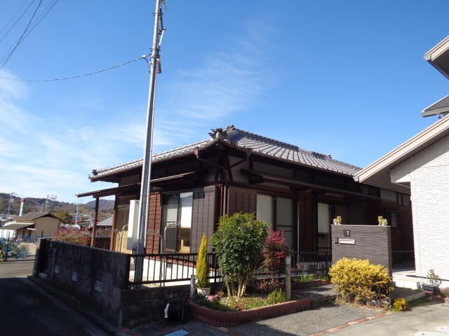 Resale 2LDK House in Tobe Town, Ehime Prefecture - Thumbnail 2