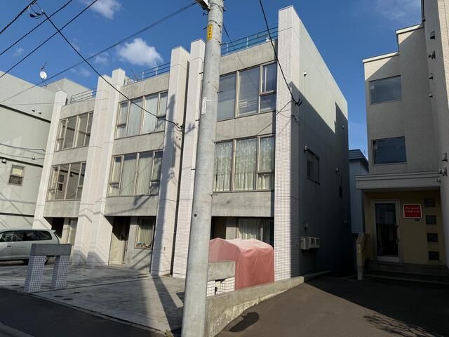 4-Story RC Home with Rooftop Terrace Near Minami-goju Station - Thumbnail 3