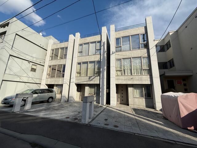 4-Story RC Home with Rooftop Terrace Near Minami-goju Station - Thumbnail 2