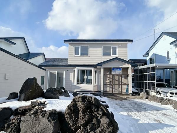 Renovated 4LDK House for Sale in Tomakomai, Hokkaido - Thumbnail 2