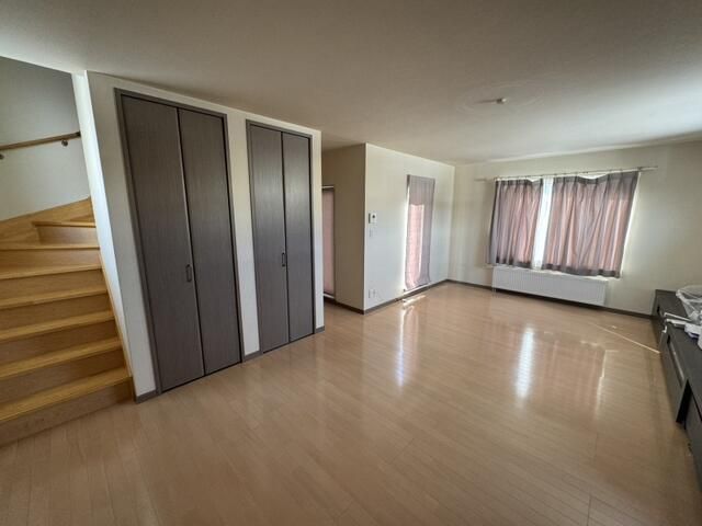 2007-Built 3LDK House for Sale in Sapporo's Higashi Ward - Thumbnail 3