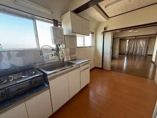 2DK Top-Floor Corner Apartment for Sale in Katsushika, Tokyo - Thumbnail 4