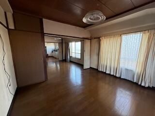 2DK Top-Floor Corner Apartment for Sale in Katsushika, Tokyo - Thumbnail 3