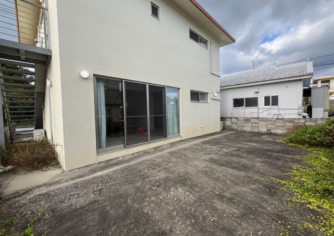 4LDK House for Sale in Nago, Okinawa with Beach Access - Thumbnail 3