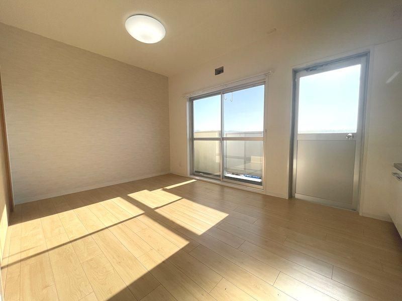 Renovated 2LDK Apartment in Hirakata Korigaoka, Osaka - Thumbnail 4