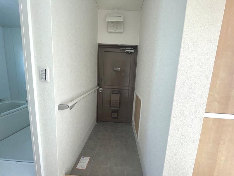 Renovated 2LDK Apartment in Hirakata Korigaoka, Osaka - Thumbnail 2