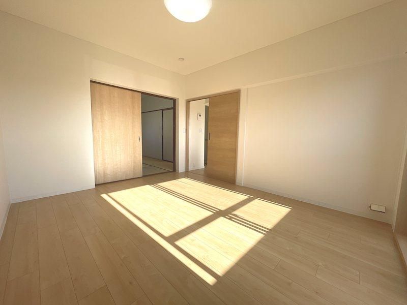 Renovated 2LDK Apartment in Hirakata Korigaoka, Osaka - Thumbnail 3
