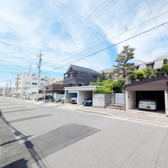 Renovated 4-Bedroom House with 3-Car Garage in Nagoya's Chikusa Ward - Thumbnail 4