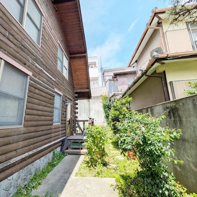 Renovated 4-Bedroom House with 3-Car Garage in Nagoya's Chikusa Ward - Thumbnail 3