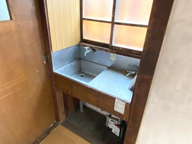 Compact Studio Apartment for Rent in Nishi-Ikebukuro, Tokyo - Thumbnail 3