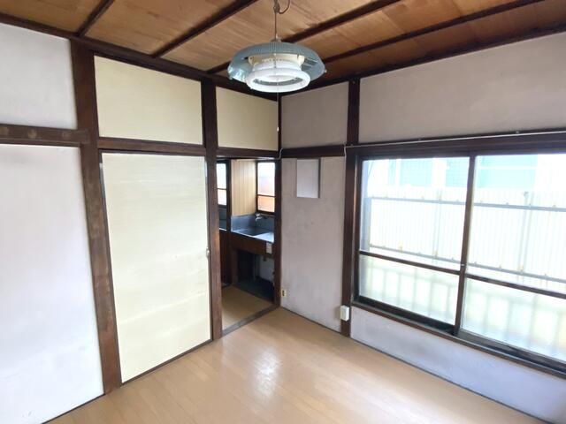 Compact Studio Apartment for Rent in Nishi-Ikebukuro, Tokyo - Thumbnail 4