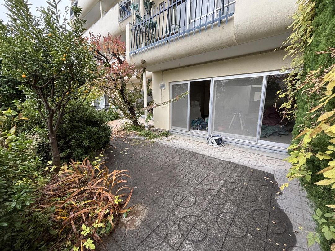 Renovated 4SLDK Apartment with Garden in Setagaya, Tokyo - Thumbnail 2