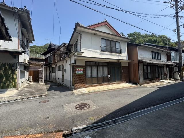9DK Detached House for Sale in Kure, Hiroshima - Thumbnail 2