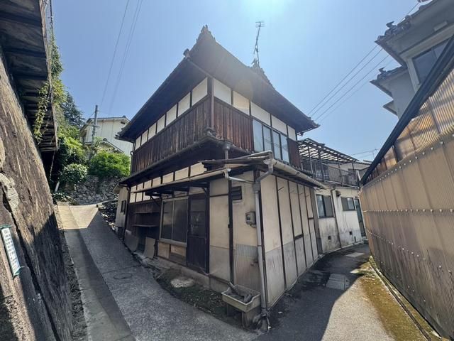 9DK Detached House for Sale in Kure, Hiroshima - Thumbnail 3
