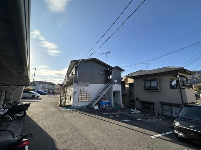 Compact 1R Apartment for Rent in Hiroshima's Aki Ward - Thumbnail 3