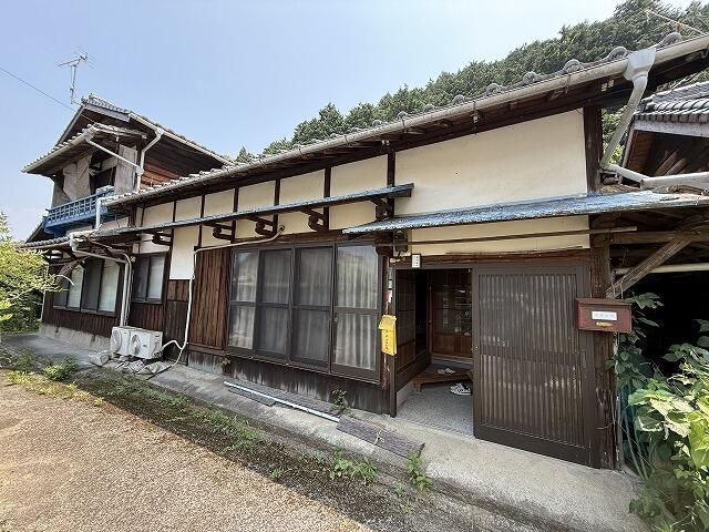 Saijo House with Shutter Warehouse & Mountain Land | Ehime Property - Thumbnail 4