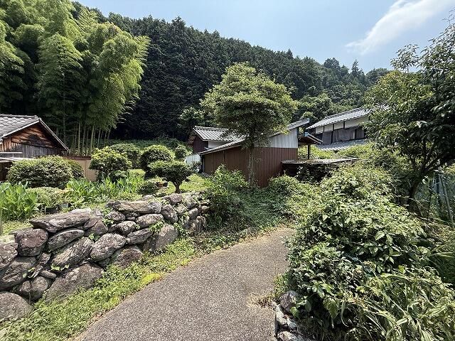 Saijo House with Shutter Warehouse & Mountain Land | Ehime Property - Thumbnail 2