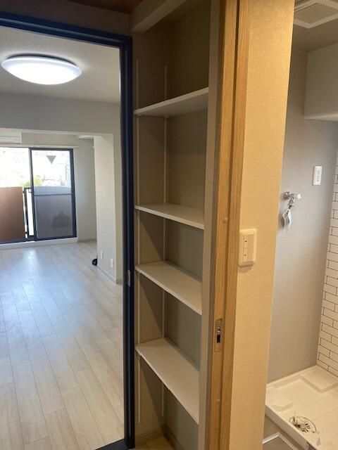 Renovated 2LDK Apartment for Sale in Osaka Fukushima Ward - Thumbnail 4