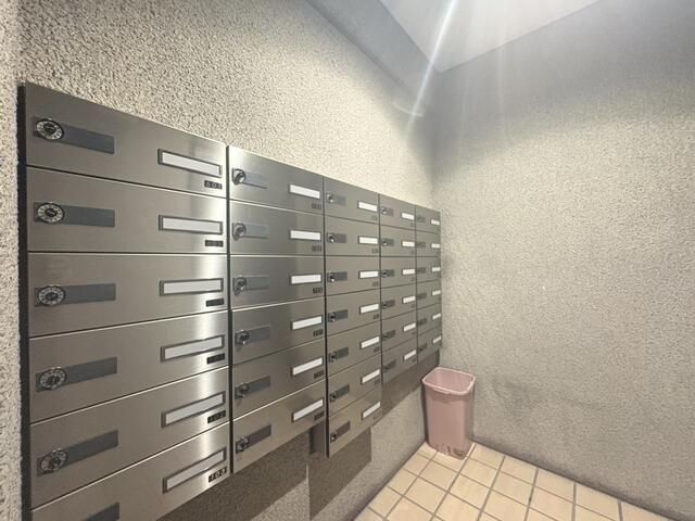 Renovated 2LDK Apartment for Sale in Osaka Fukushima Ward - Thumbnail 3