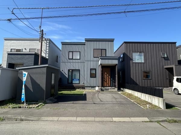 Renovated 4LDK House for Sale in Tomakomai, Hokkaido - Thumbnail 2