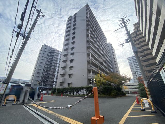 Renovated 3LDK Apartment for Sale in Higashiosaka, Osaka - Thumbnail 3