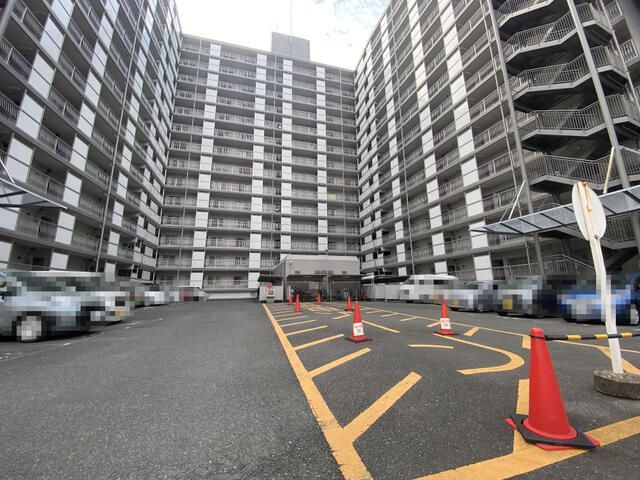 Renovated 3LDK Apartment for Sale in Higashiosaka, Osaka - Thumbnail 4