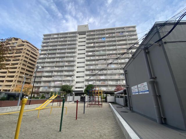 Renovated 3LDK Apartment for Sale in Higashiosaka, Osaka - Thumbnail 2