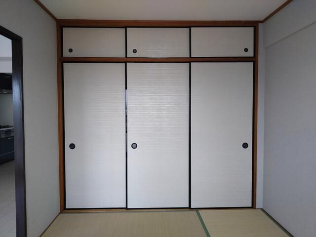 Renovated 3LDK Apartment for Sale in Matsubara, Osaka - Thumbnail 3