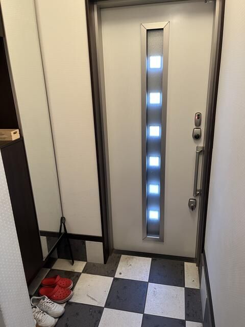 3LDK Detached House for Sale in Takatsuki, Osaka - Thumbnail 2