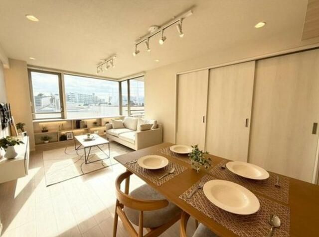 Renovated 3LDK Apartment for Sale in Toshima, Tokyo - Thumbnail 2