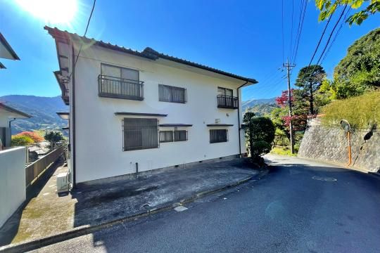 7LDK Hot Spring Villa for Sale in Yugawara, Kanagawa - Thumbnail 2