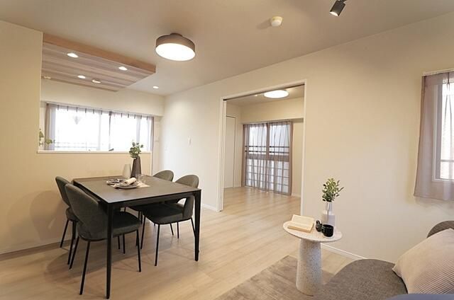 Renovated 2LDK Corner Apartment in Tennoji, Osaka | Top Floor - Thumbnail 4