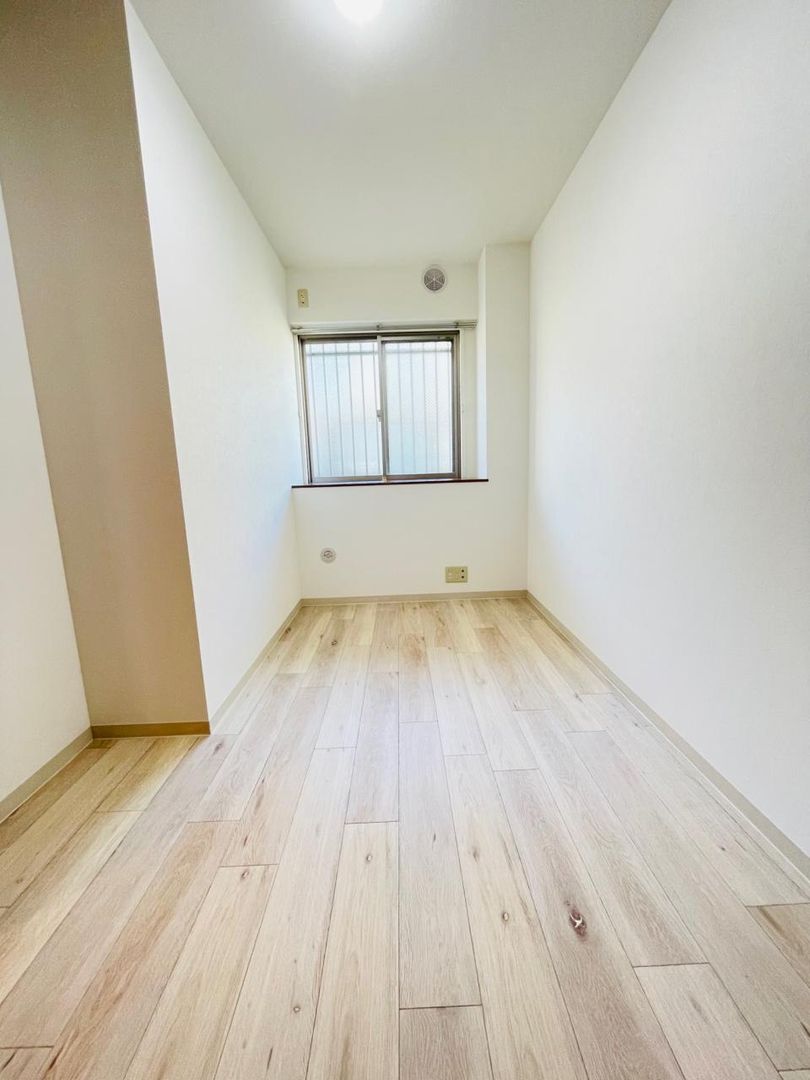 Renovated 3LDK Apartment Near Yokozutsumi Station, Osaka - Thumbnail 4